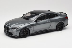BMW M4 G82 Šedý Metallic Minichamps 1:18 113020124 Kov