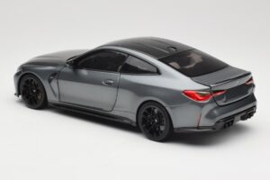 BMW M4 G82 Šedý Metallic Minichamps 1:18 113020124 Kov – obrázok 5 z 8