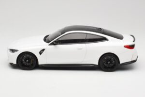 BMW M4 G82 Biely Minichamps 1:18 155020122 Kov – obrázok 3 z 6