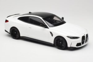 BMW M4 G82 Biely Minichamps 1:18 155020122 Kov – obrázok 4 z 6