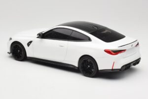 BMW M4 G82 Biely Minichamps 1:18 155020122 Kov – obrázok 5 z 6