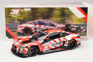 BMW M4 GT3 LMGT3 #31 D. Leung / S. Gelael / A. Farfus Team WRT 2nd Place 24 Hours of Le Mans 2024 Minichamps 1:18 113242431 K – obrázok 8 z 8