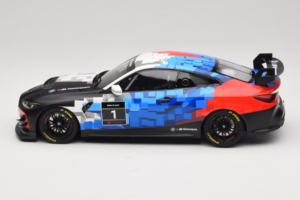 BMW M4 GT4 #1 Presentation 2024 Otto 1:18 OT1125 Živica – obrázok 3 z 6
