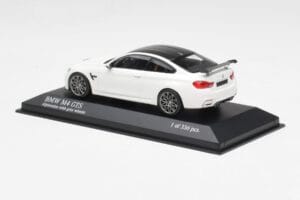 BMW M4 GTS F82 Biely So Šedými Ráfikmi Minichamps 1:43 410025221 Kov – obrázok 3 z 4