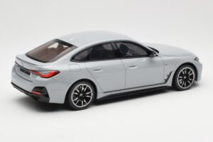 BMW M440i G26 Gran Coupe Brooklyn Šedá Metalíza Otto 1:18 OT454 Živica – obrázok 2 z 6