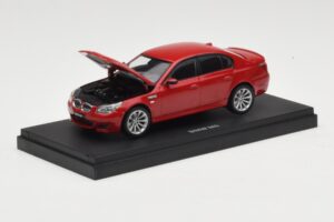 BMW M5 E60 Červený Kyosho 1:43 03503R Kov – obrázok 3 z 4