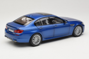 BMW M5 F10 Monte Carlo Blue Paragon 1:18 80432186352 Kov – obrázok 3 z 8
