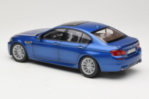 BMW M5 F10 Monte Carlo Blue Paragon 1:18 80432186352 Kov – obrázok 7 z 8