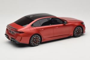 BMW M5 G90 Beach Orange GT Spirit 1:18 GT966 Živica – obrázok 2 z 6