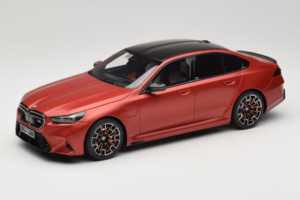 BMW M5 G90 Beach Orange GT Spirit 1:18 GT966 Živica