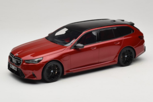 BMW M5 G99 Touring Fire Red GT Spirit 1:18 GT964 Živica