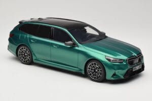 BMW M5 G99 Competition Touring Isle of Man Green GT Spirit 1:18 GT509 Živica – obrázok 4 z 6