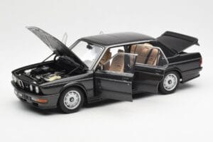 BMW M535i E28 Diamond Čierny AUTOart 1:18 75162 Kov – obrázok 2 z 8