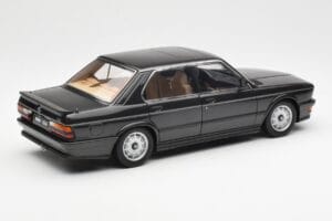 BMW M535i E28 Diamond Čierny AUTOart 1:18 75162 Kov – obrázok 3 z 8