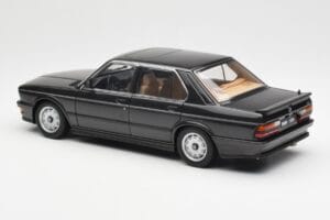 BMW M535i E28 Diamond Čierny AUTOart 1:18 75162 Kov – obrázok 7 z 8