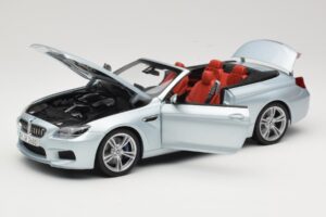 BMW M6 F12 Kabriolet Silverstone Silver Paragon 1:18 8043225656 Kov – obrázok 2 z 8