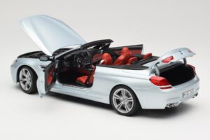 BMW M6 F12 Kabriolet Silverstone Silver Paragon 1:18 8043225656 Kov – obrázok 5 z 8