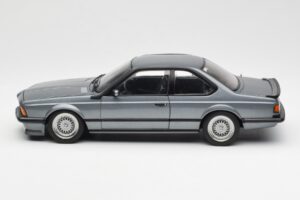 BMW M635 CSi E24 Shadow Line Delphin Metallic AUTOart 1:18 70529 Kov – obrázok 4 z 8