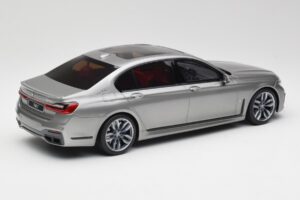 BMW M760i G12 V12 Final Edition Šedý GT Spirit 1:18 GT478 Živica – obrázok 2 z 6