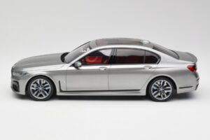 BMW M760i G12 V12 Final Edition Šedý GT Spirit 1:18 GT478 Živica – obrázok 3 z 6