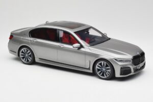 BMW M760i G12 V12 Final Edition Šedý GT Spirit 1:18 GT478 Živica – obrázok 4 z 6