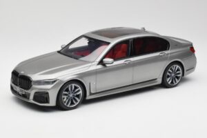 BMW M760i G12 V12 Final Edition Šedý GT Spirit 1:18 GT478 Živica