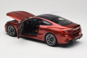 BMW M8 F91 Convertible Storm Bay Metallic Minichamps 1:18 110029020 Kov – obrázok 5 z 8