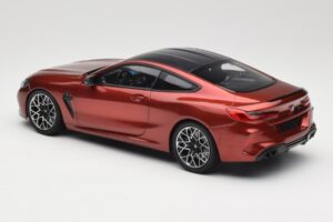 BMW M8 F91 Convertible Storm Bay Metallic Minichamps 1:18 110029020 Kov – obrázok 7 z 8