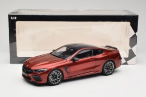 BMW M8 F91 Convertible Storm Bay Metallic Minichamps 1:18 110029020 Kov – obrázok 8 z 8
