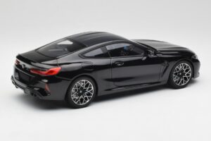 BMW M8 F92 Zafírová Čierna Minichamps 1:18 110029021 Kov – obrázok 3 z 8