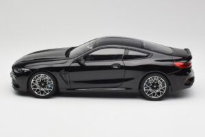 BMW M8 F92 Zafírová Čierna Minichamps 1:18 110029021 Kov – obrázok 4 z 8