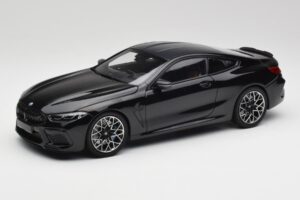 BMW M8 F92 Zafírová Čierna Minichamps 1:18 110029021 Kov