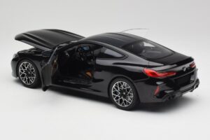 BMW M8 F92 Zafírová Čierna Minichamps 1:18 110029021 Kov – obrázok 5 z 8
