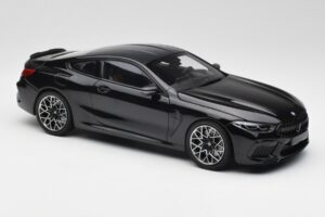 BMW M8 F92 Zafírová Čierna Minichamps 1:18 110029021 Kov – obrázok 6 z 8