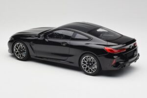 BMW M8 F92 Zafírová Čierna Minichamps 1:18 110029021 Kov – obrázok 7 z 8
