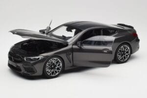 BMW M8 F92 Grey Metallic Minichamps 1:18 110029022 Kov – obrázok 2 z 8