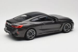 BMW M8 F92 Grey Metallic Minichamps 1:18 110029022 Kov – obrázok 3 z 8
