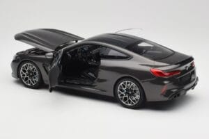 BMW M8 F92 Grey Metallic Minichamps 1:18 110029022 Kov – obrázok 5 z 8