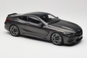 BMW M8 F92 Grey Metallic Minichamps 1:18 110029022 Kov – obrázok 6 z 8