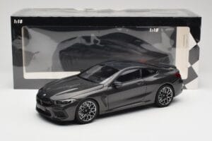 BMW M8 F92 Grey Metallic Minichamps 1:18 110029022 Kov – obrázok 8 z 8