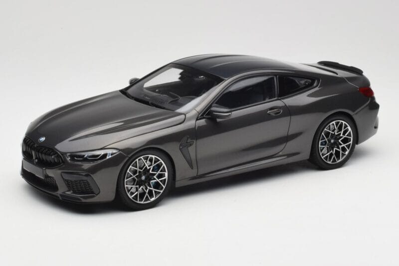 BMW M8 F92 Grey Metallic Minichamps 1:18 110029022 Kov