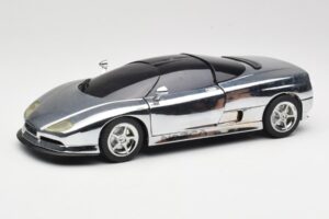 BMW Nazca M12 Chrome Silver Revell 1:18 08916 Kov
