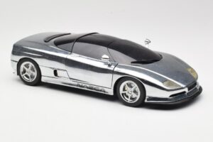 BMW Nazca M12 Chrome Silver Revell 1:18 08916 Kov – obrázok 6 z 8