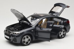 BMW X4 F26 Sophisto Grey Paragon 1:18 80432352461 Kov – obrázok 2 z 8