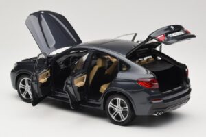 BMW X4 F26 Sophisto Grey Paragon 1:18 80432352461 Kov – obrázok 5 z 8