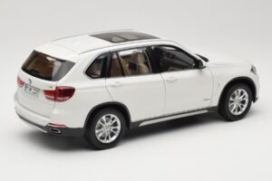BMW X5 E70 Alpine White Paragon 1:18 PA-97073 Kov – obrázok 3 z 8