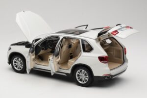 BMW X5 E70 Alpine White Paragon 1:18 PA-97073 Kov – obrázok 5 z 8