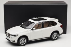 BMW X5 E70 Alpine White Paragon 1:18 PA-97073 Kov – obrázok 8 z 8