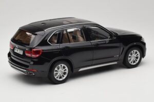 BMW X5 E70 Sapphire Black Paragon 1:18 PA-97071 Kov – obrázok 3 z 8