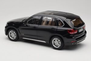 BMW X5 E70 Sapphire Black Paragon 1:18 PA-97071 Kov – obrázok 7 z 8